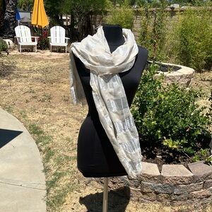 Stylish Silver and Ecru Wrap